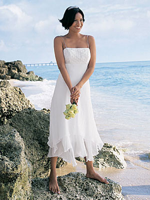 The wedding entourage all came in white beach wear and it was a wedding for